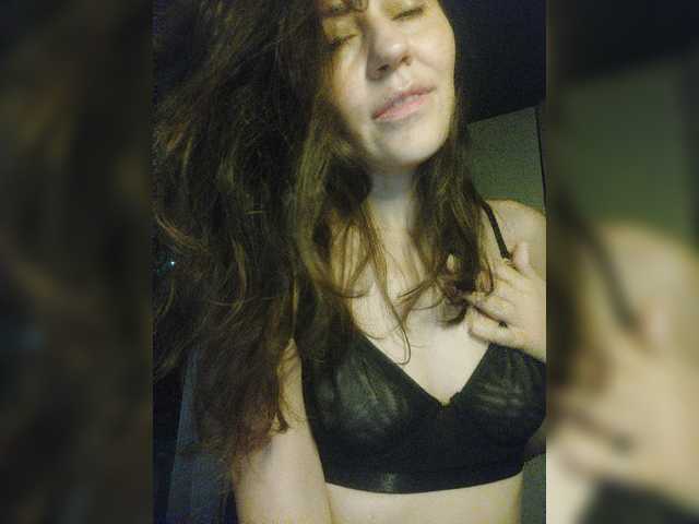 Екранни снимки на излъчване Larianna