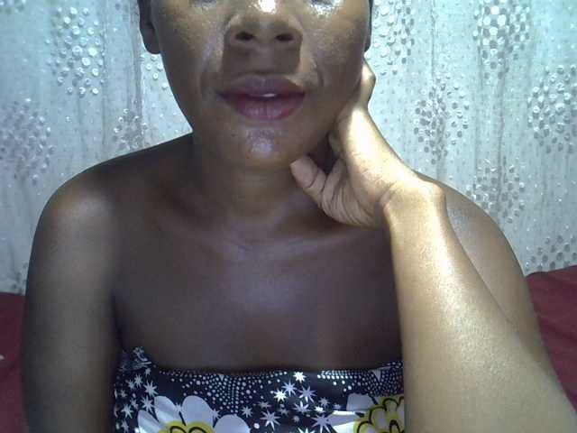 Екранни снимки на излъчване LatishaForYou