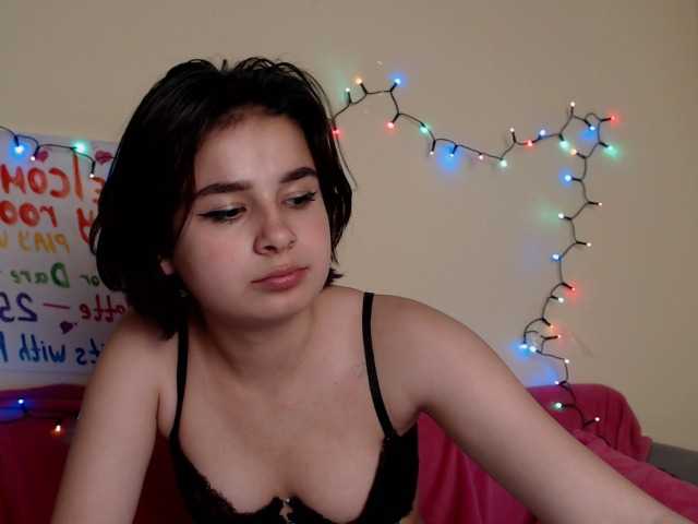 Снимки laurafoxi Hi guys:)If you like me-20t ,tits-88t,kiss me-25,smoking 55t,c2c-44t,spanks-30t,dance-155t,***GROUP!