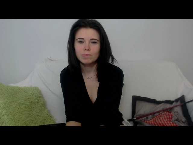 Екранни снимки на излъчване LauraHot