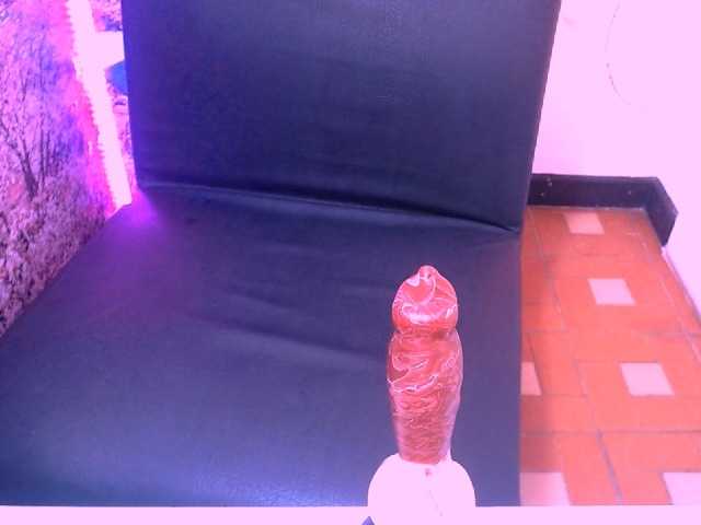 Екранни снимки на излъчване laurahottt