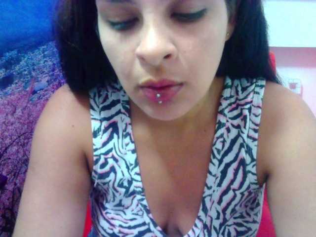 Екранни снимки на излъчване laurahottt