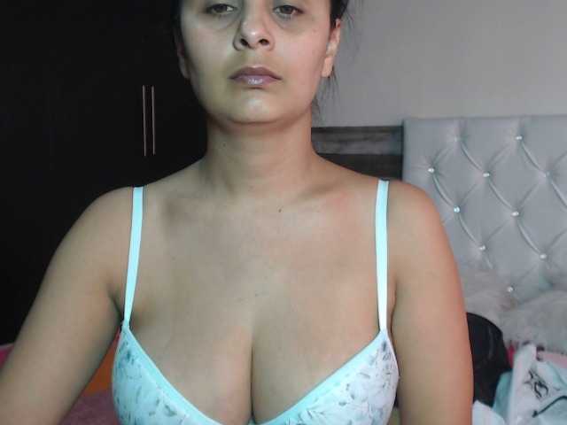Снимки laurenlove4u Lovense Lush on - Interactive Toy that vibrates with your Tips #lovense #natural #tits #latina #cum