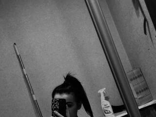 Еротичен видео чат Laurie-Mindy