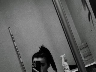 Еротичен видео чат Laurie-Mindy