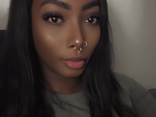 Еротичен видео чат LaylaAriana
