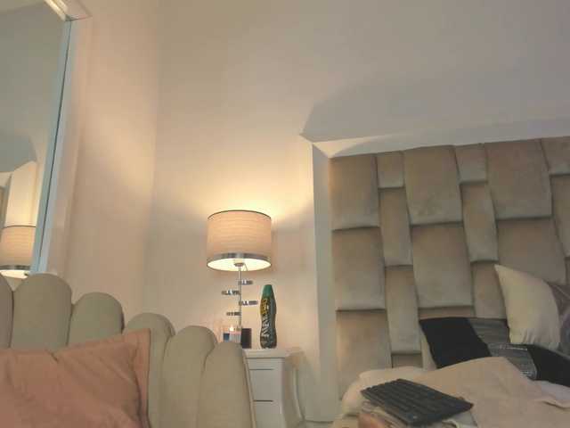 Екранни снимки на излъчване Leah-Prada