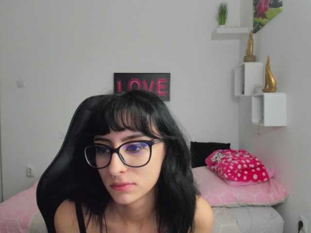Снимки LeighDarby18 hey guys, #cum join me #hot show and find out if u can make me #naked #skinny #glasses