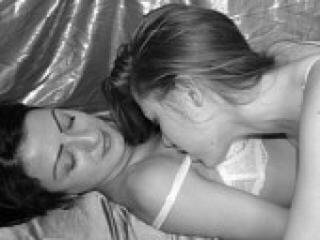 Еротичен видео чат lesbiloveee