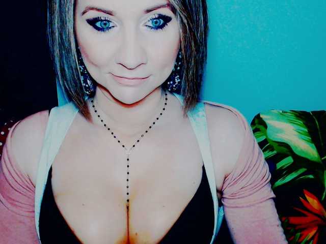 Снимки Lilly666 hey guys, ready for fun? i view cams for 80 tok, to get preview of my body 90, LOVENSE LUSH Low 15, med 30, high 60, mic on, toys on.... and other things also :)