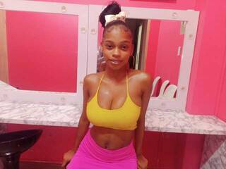 Еротичен видео чат littleebonymommy