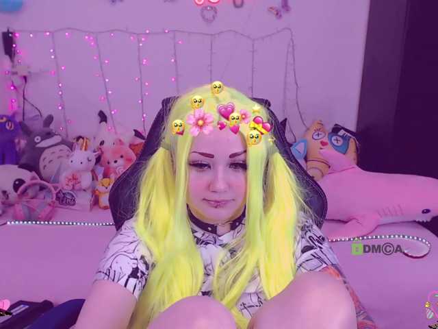 Екранни снимки на излъчване LoliSuccub