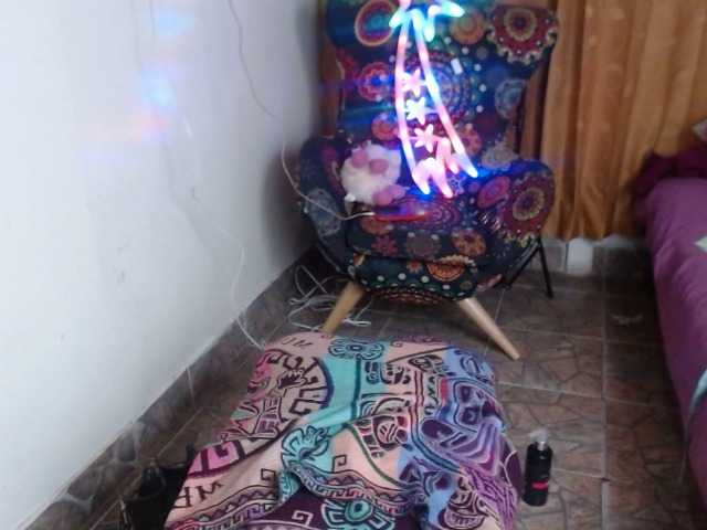 Екранни снимки на излъчване Littlesara97