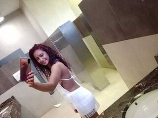 Еротичен видео чат LizzyPalmer