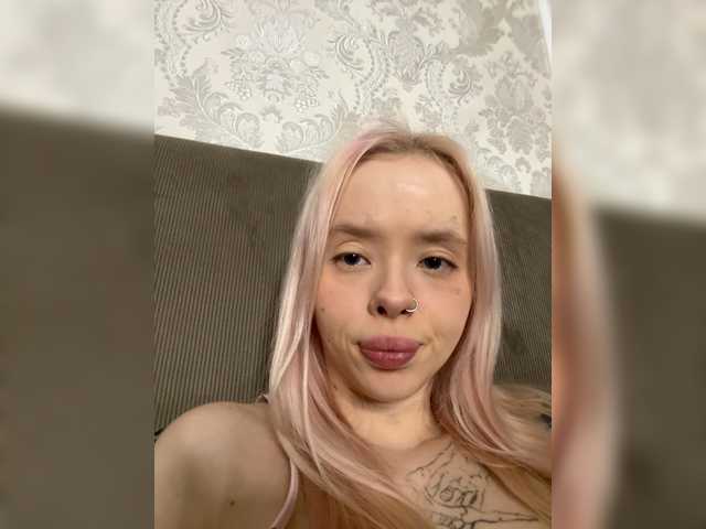 Екранни снимки на излъчване LolaBunnya