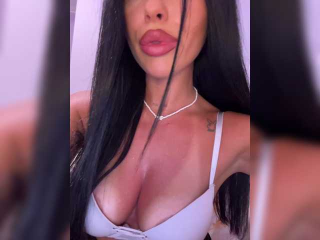 Екранни снимки на излъчване _Anasteisha_