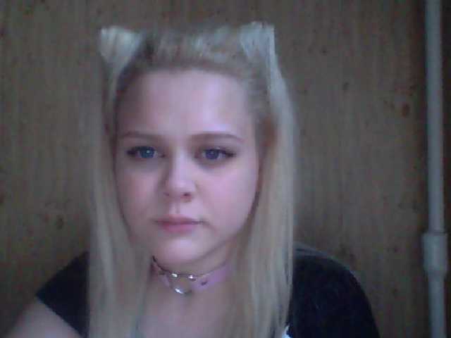 Екранни снимки на излъчване M_O_L_L_I