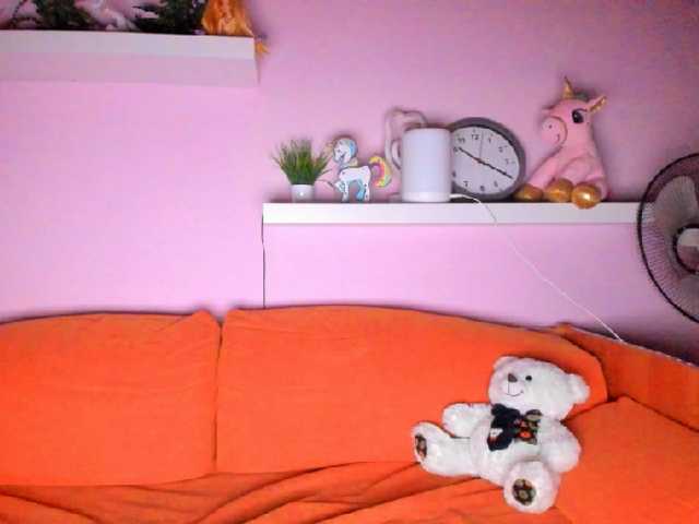 Екранни снимки на излъчване LoveMeLuvMe