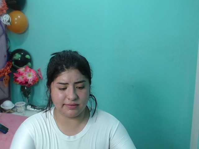 Екранни снимки на излъчване LuccyHot