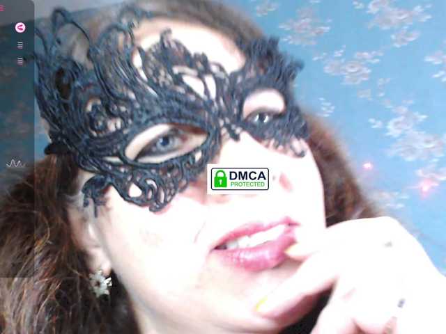 Екранни снимки на излъчване LucianaSanders