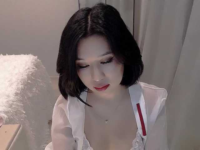 Екранни снимки на излъчване LucyLiu