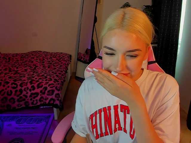 Екранни снимки на излъчване LucyPaige