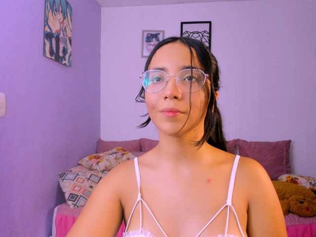 Снимки LucyWill ❤ I m Lucy, shy and charming, a lover of good music, koalas and self-confident men. welcome to my room xoxo ❤ Je suis ici pour rencontrer des gens, me faire des amis et profiter.