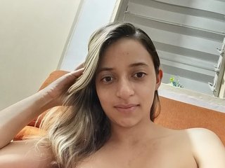 Еротичен видео чат MaddieLoyd