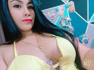 Еротичен видео чат Maddy-Moon