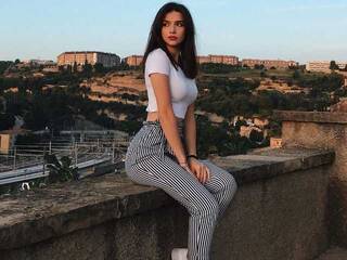 Еротичен видео чат MadeleynKill