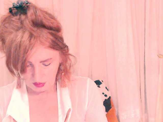 Екранни снимки на излъчване ExquisiteLady