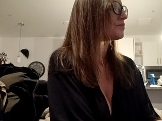 Еротичен видео чат MaeLovelyOne