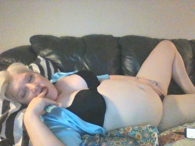 Екранни снимки на излъчване MakeOutBandit