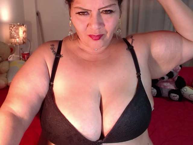 Снимки Maturextgreat #bbw #bigbelly #bigboobs #bigass #grandma #milf #gilf #latina @total 600 @sofar 600 @remain 0