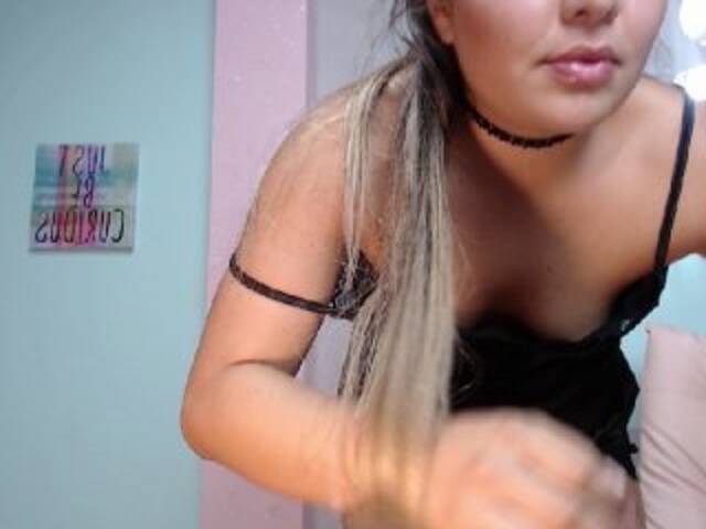 Екранни снимки на излъчване MeganJacobs