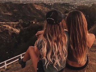 Еротичен видео чат MelanieAndDonna