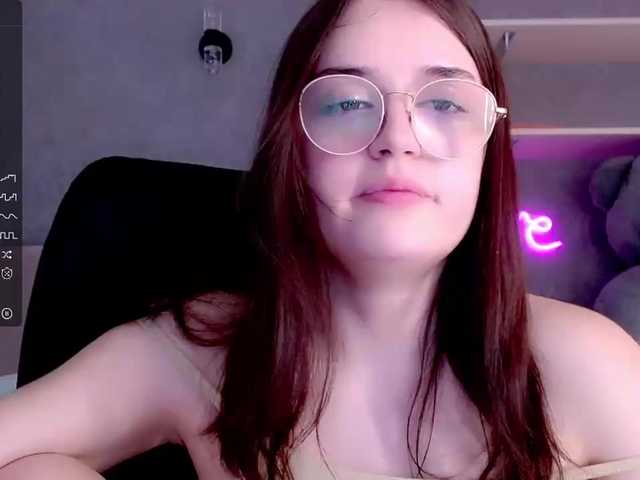 Снимки MelodyGreen the day is still boring without your attention and presence (づ￣ 3￣)づ #teen #bigboobs #lovense #cum #young #natural