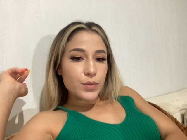 Снимки Melyna_ Chaque 500 tokens envoyer en LIVE un album personnalisé pour toi ❤️‍