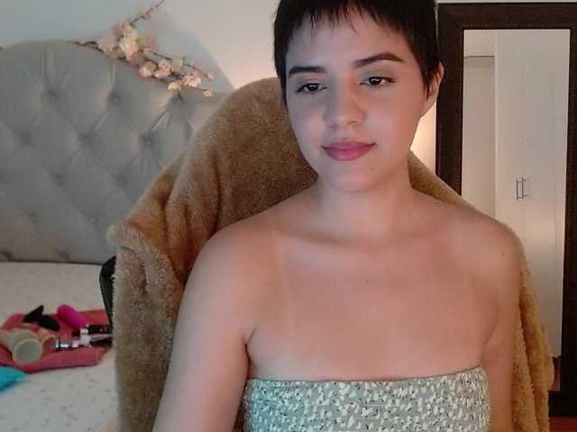 Снимки mia-collins Hello guys, happy day to all, I love being a hairy model and I love having a good bush in my pussy, all requests are made using my tip menu