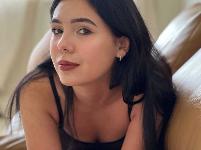 Снимка на профила Mia-Roberts77