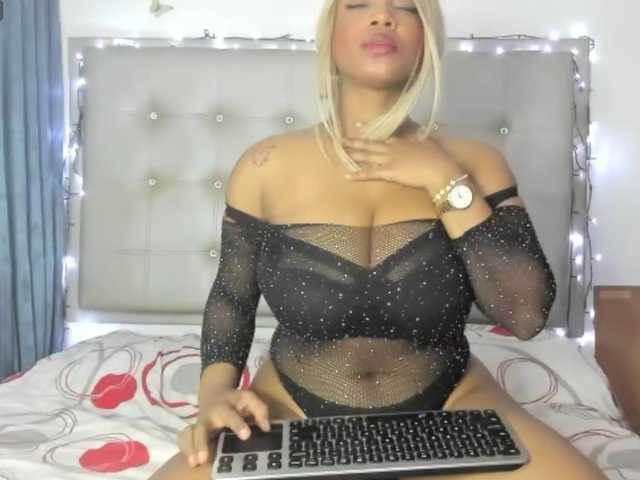 Екранни снимки на излъчване MiaBigBoobs