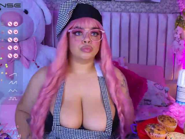 Снимки Miah-Joness1 ♥Super Sweet Cake lick and Smash ♥ honey let's lick your cake for every 50 tkns ♥ Smash Sweet Cake for 250 tkns ♥ @total @sofar @remain