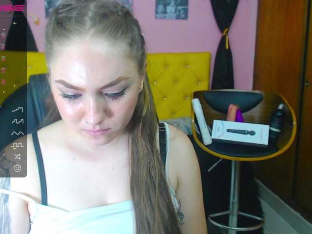 Екранни снимки на излъчване MicaelaSmith