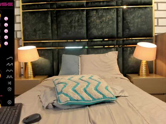 Екранни снимки на излъчване MiiaJones