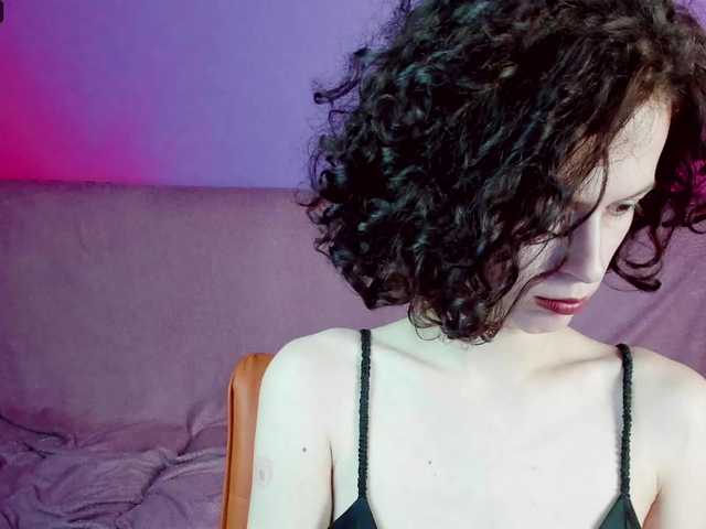 Екранни снимки на излъчване Mila-Hot