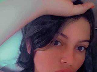 Еротичен видео чат MileyMoon