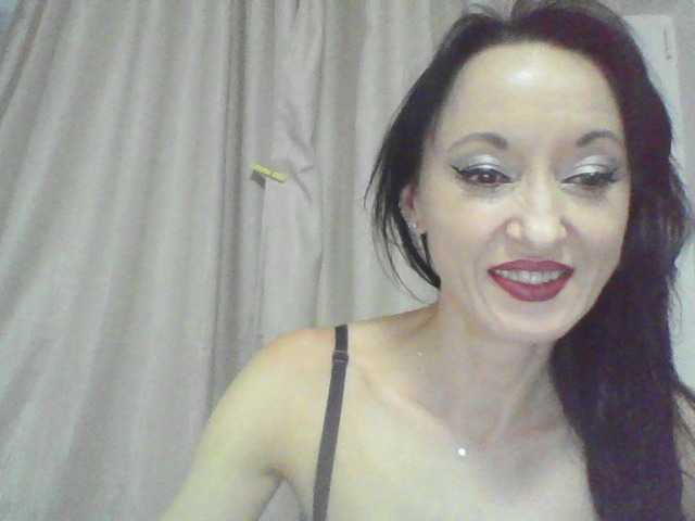 Екранни снимки на излъчване MilfSindy