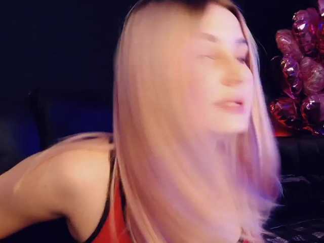 Екранни снимки на излъчване MillaDoll