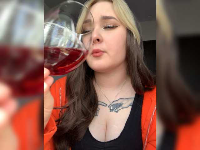 Екранни снимки на излъчване Millkerykitty