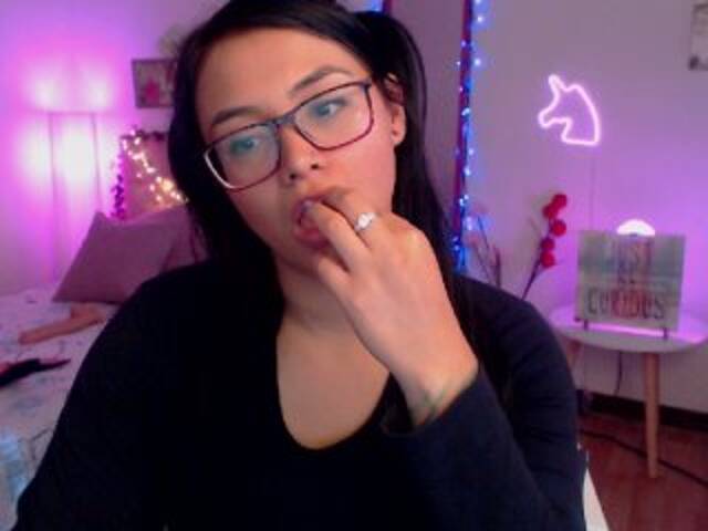 Екранни снимки на излъчване Miss-Bonnie